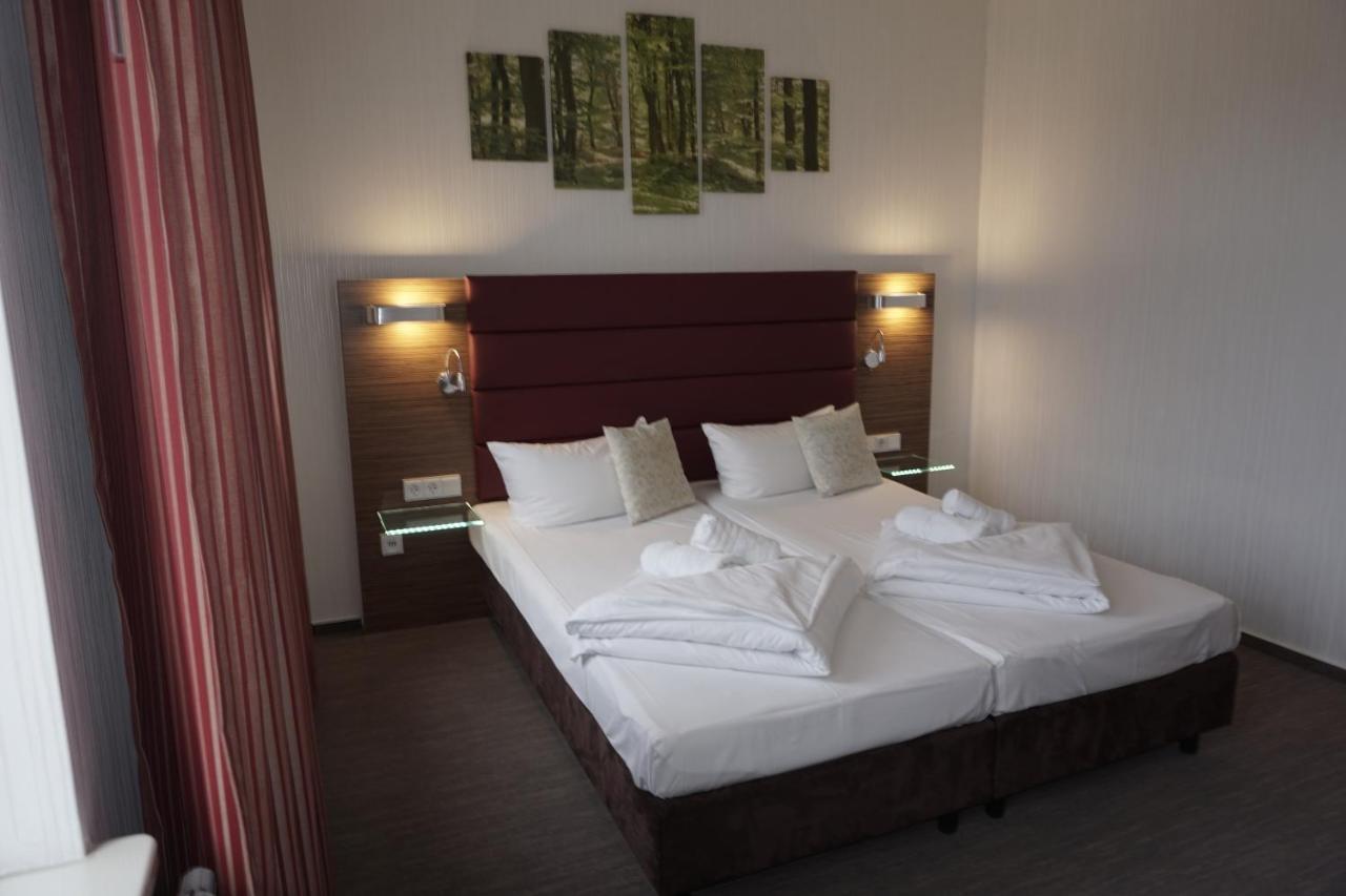 Hotel Und Restaurant Zum Deutschen Hause ลืบเบอเนา ภายนอก รูปภาพ